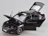 [OEM] 1:18 Skoda 2015 Superb Red Model Car Die-Cast