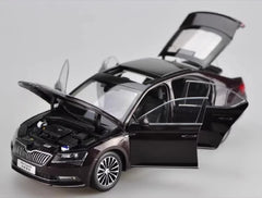 [OEM] 1:18 Skoda 2015 Superb Red Model Car Die-Cast