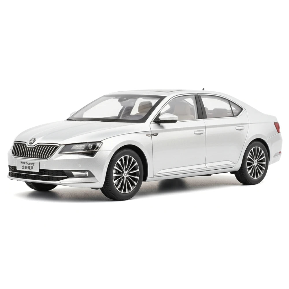 [OEM] 1:18 Skoda 2015 Superb Silver Model Car Die-Cast