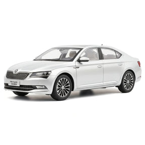 [OEM] 1:18 Skoda 2015 Superb Silver Model Car Die-Cast