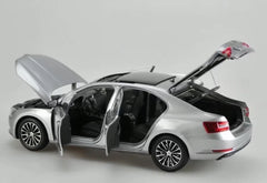 [OEM] 1:18 Skoda 2015 Superb Silver Model Car Die-Cast