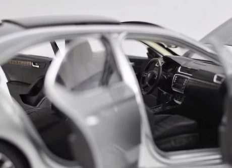 [OEM] 1:18 Skoda 2015 Superb Silver Model Car Die-Cast
