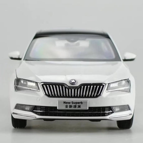 [OEM] 1:18 Skoda 2015 Superb White Model Car Die-Cast