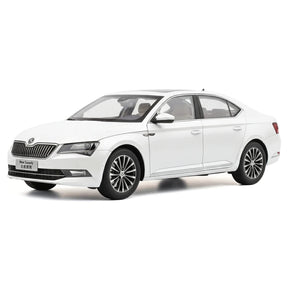 [OEM] 1:18 Skoda 2015 Superb White Model Car Die-Cast