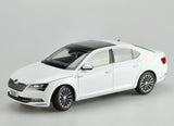 [OEM] 1:18 Skoda 2015 Superb White Model Car Die-Cast