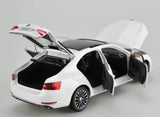 [OEM] 1:18 Skoda 2015 Superb White Model Car Die-Cast