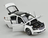 [OEM] 1:18 Skoda 2015 Superb White Model Car Die-Cast