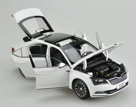 [OEM] 1:18 Skoda 2015 Superb White Model Car Die-Cast