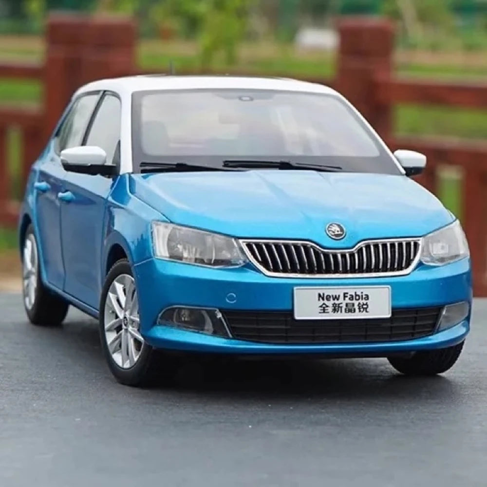 [OEM] 1:18 Skoda 2016 Fabia blu modellino di auto Die-Cast