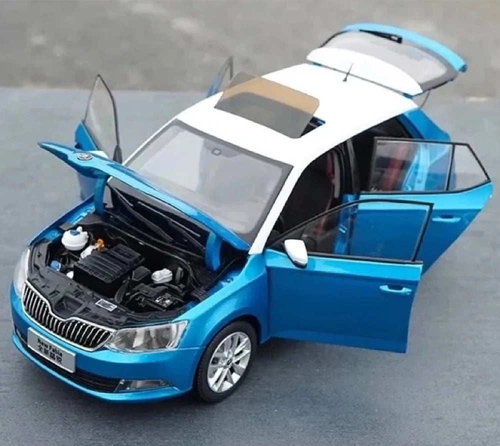 [OEM] 1:18 Skoda 2016 Fabia blu modellino di auto Die-Cast