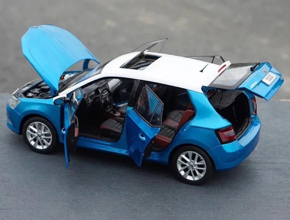 [OEM] 1:18 Skoda 2016 Fabia blu modellino di auto Die-Cast