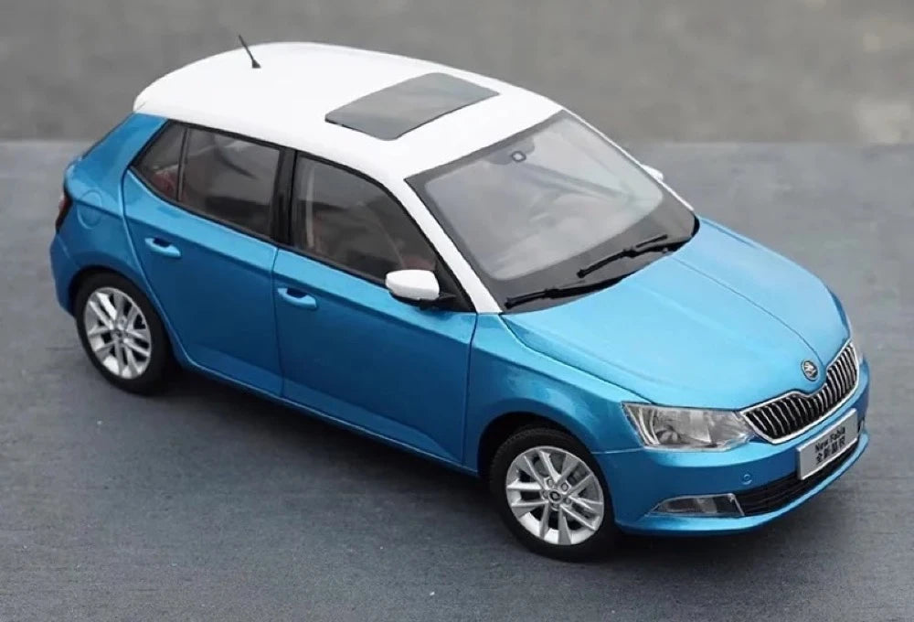 [OEM] 1:18 Skoda 2016 Fabia blu modellino di auto Die-Cast