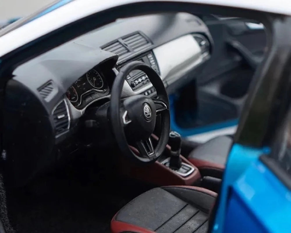 [OEM] 1:18 Skoda 2016 Fabia blu modellino di auto Die-Cast