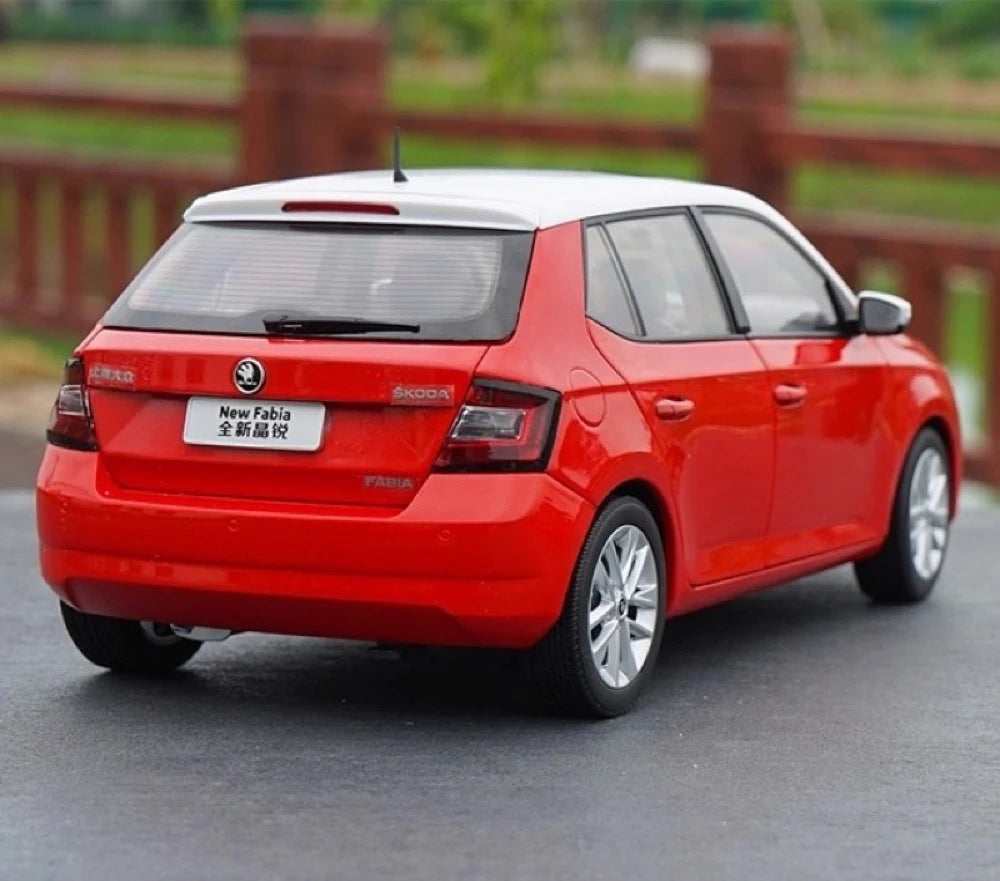 [OEM] 1:18 Skoda 2016 Fabia Red Model Car Die-Cast