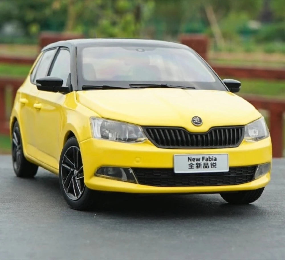 [OEM] 1:18 Skoda 2016 Fabia Yellow Model Car Die-Cast