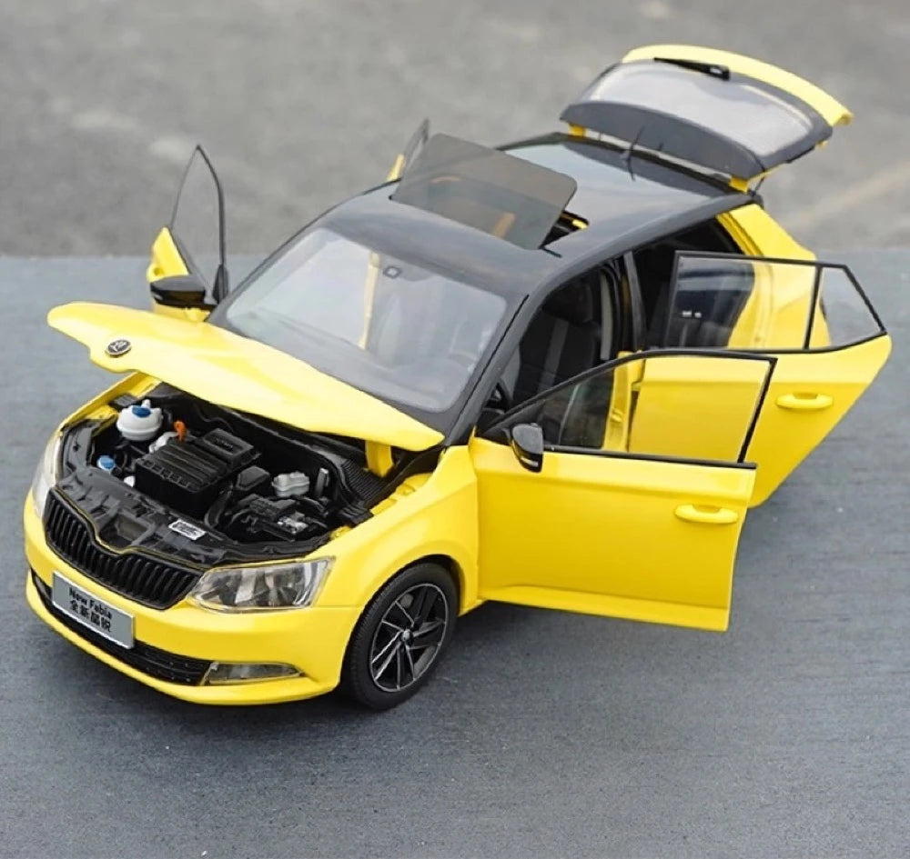 [OEM] 1:18 Skoda 2016 Fabia Yellow Model Car Die-Cast