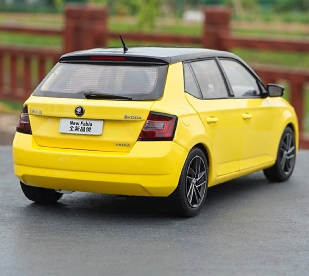 [OEM] 1:18 Skoda 2016 Fabia Yellow Model Car Die-Cast