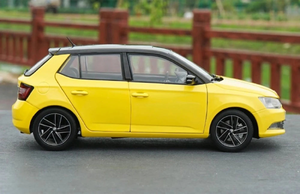 [OEM] 1:18 Skoda 2016 Fabia Yellow Model Car Die-Cast