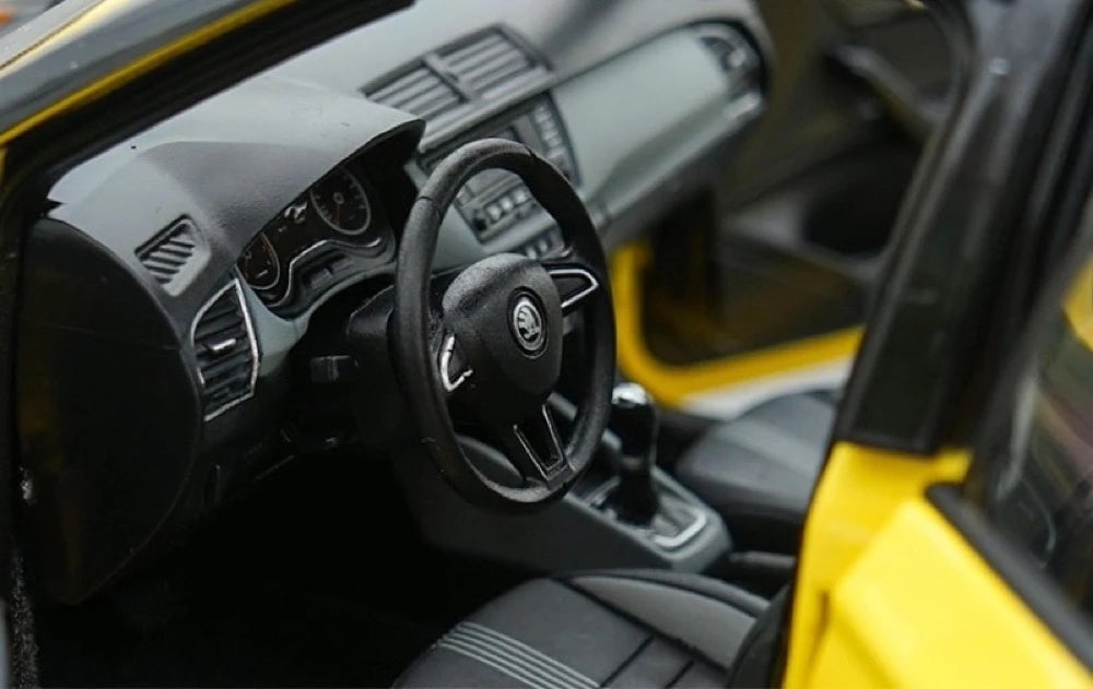 [OEM] 1:18 Skoda 2016 Fabia Yellow Model Car Die-Cast