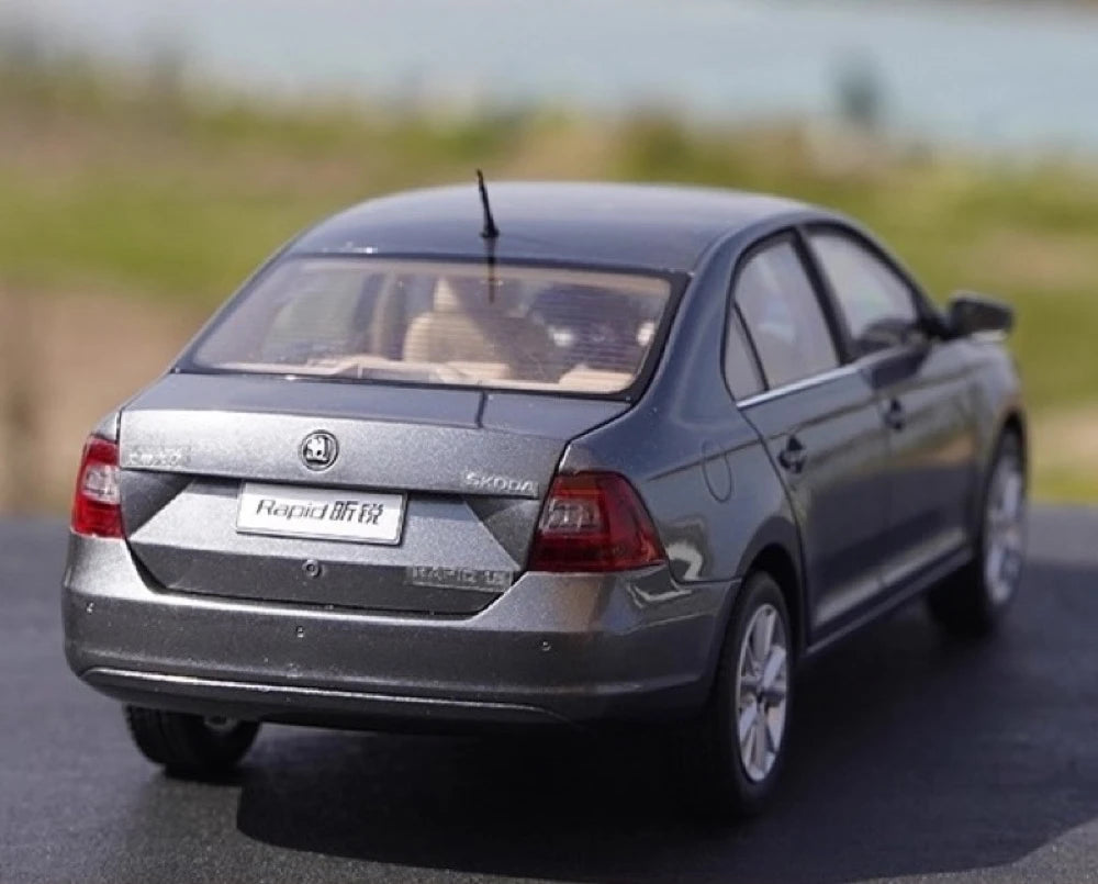 [OEM] 1:18 Skoda 2016 Rapid Gray Model Car Die-Cast
