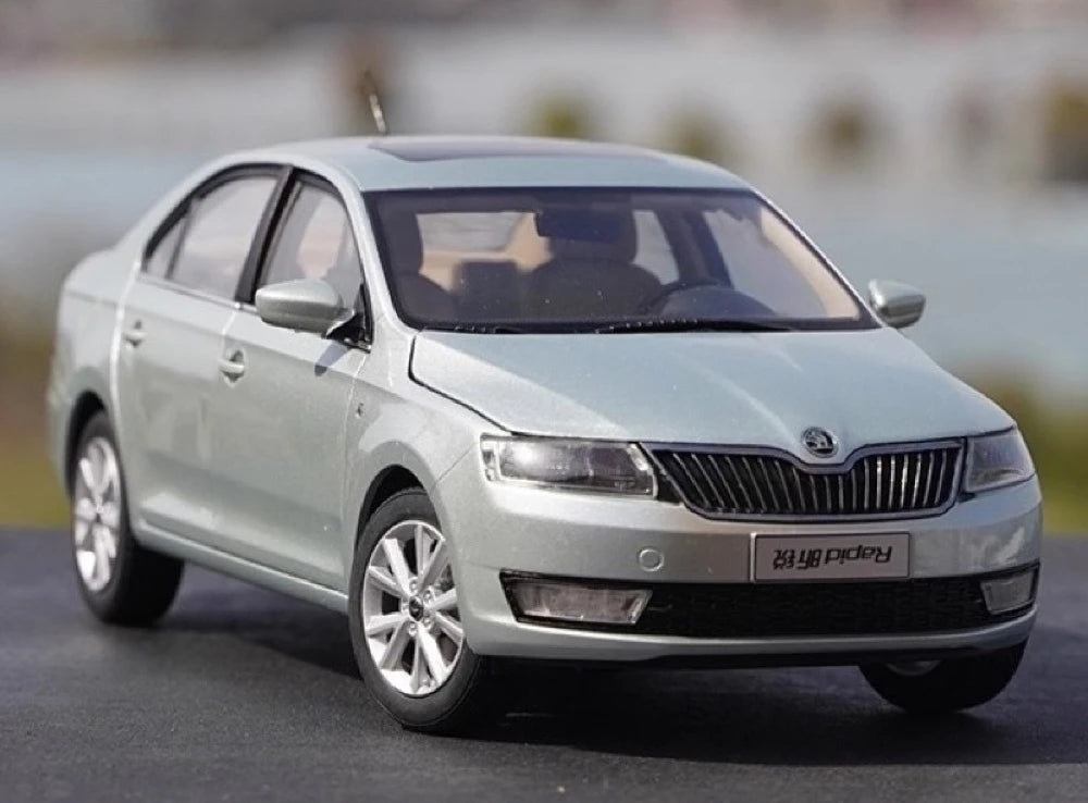 [OEM] 1:18 Skoda 2016 Rapid Silver Model Car Die-Cast