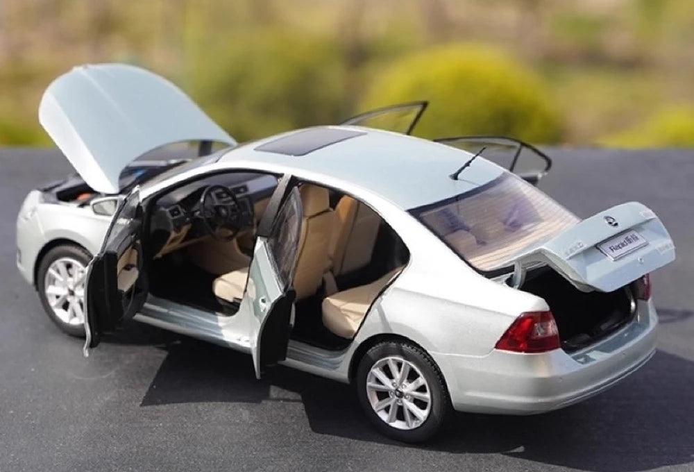[OEM] 1:18 Skoda 2016 Rapid Silver Model Car Die-Cast