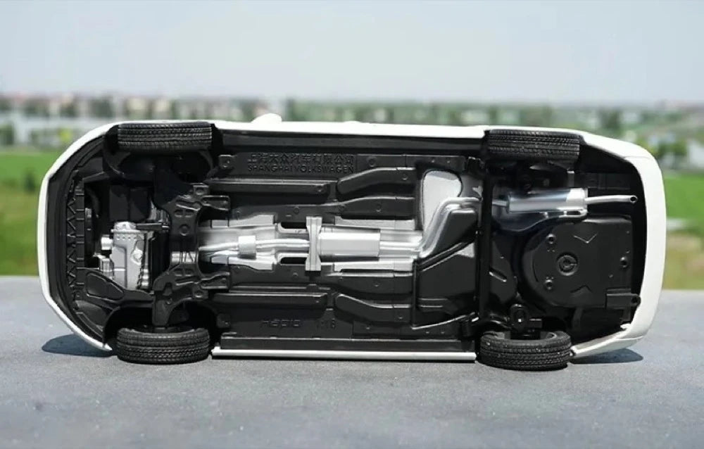 [OEM] 1:18 Skoda 2016 Rapid White Model Car Die-Cast