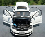 [OEM] 1:18 Skoda 2016 Rapid bianco modellino di auto Die-Cast