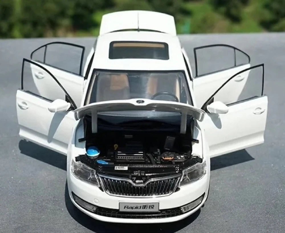 [OEM] 1:18 Skoda 2016 Rapid White Model Car Die-Cast