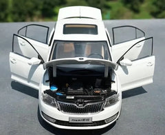 [OEM] 1:18 Skoda 2016 Rapid White Model Car Die-Cast