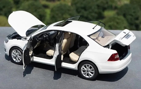 [OEM] 1:18 Skoda 2016 Rapid White Model Car Die-Cast