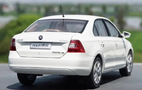 [OEM] 1:18 Skoda 2016 Rapid White Model Car Die-Cast