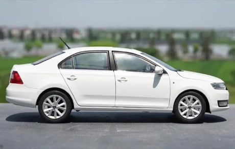 [OEM] 1:18 Skoda 2016 Rapid White Model Car Die-Cast