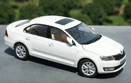 [OEM] 1:18 Skoda 2016 Rapid White Model Car Die-Cast