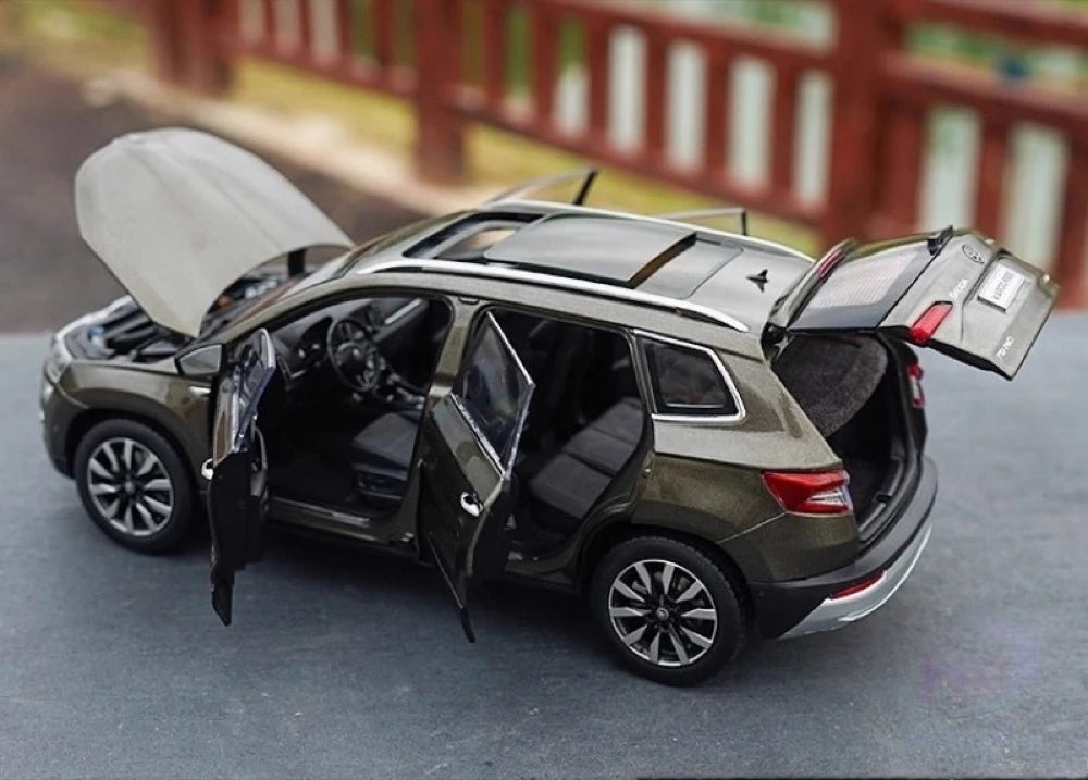 [OEM] 1:18 Skoda 2017 Karoq Brown Model Car Die-Cast