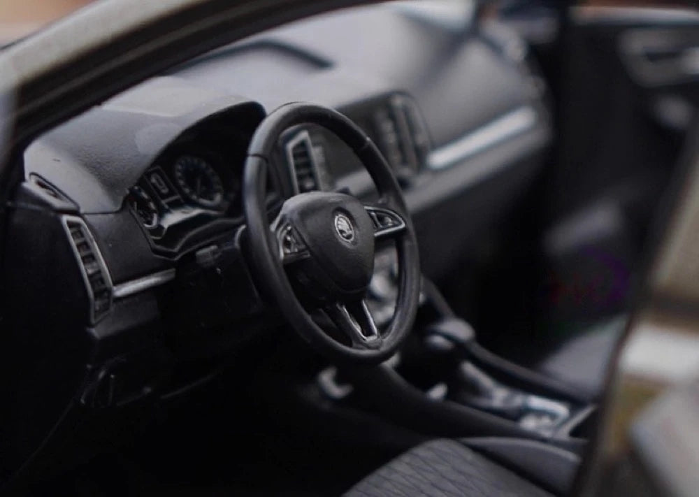 [OEM] 1:18 Skoda 2017 Karoq Brown Model Car Die-Cast