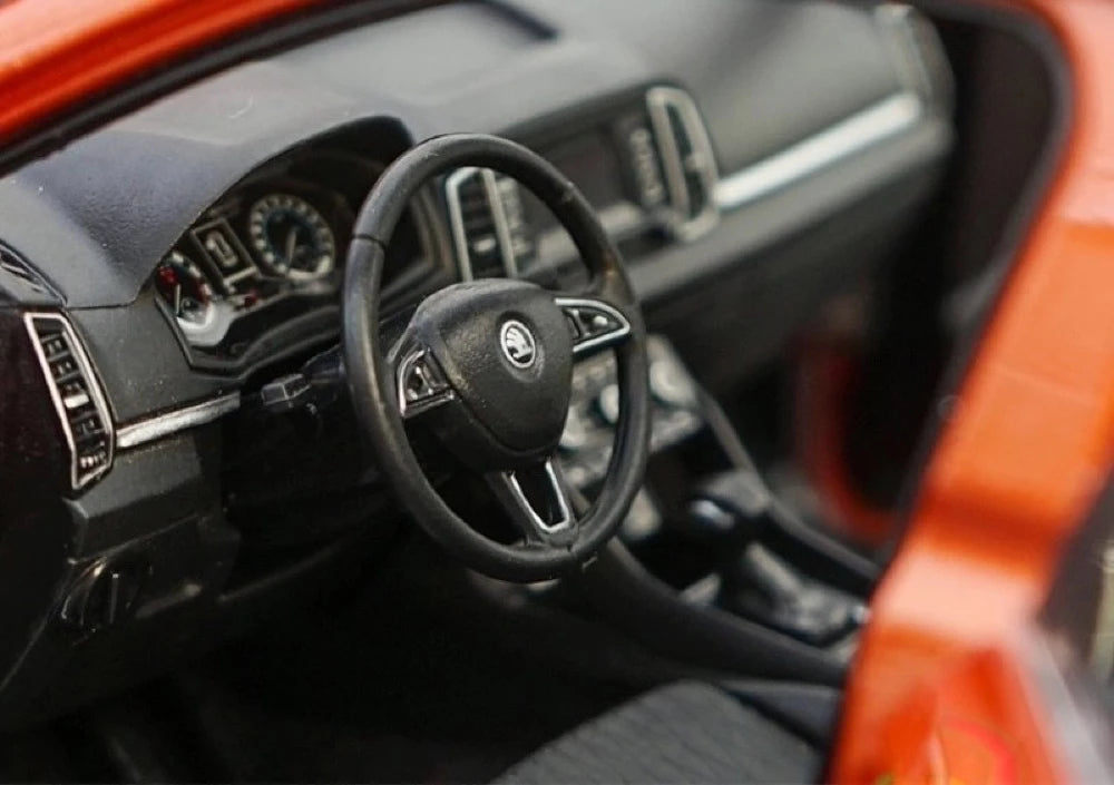 [OEM] 1:18 Skoda 2017 Karoq Orange Model Car Die-Cast