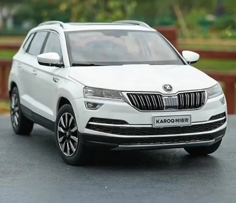 [OEM] 1:18 Skoda 2017 Karoq vit modellbil Die-Cast