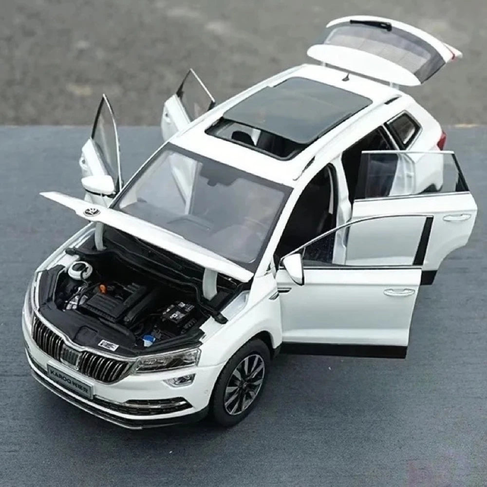 [OEM] 1:18 Skoda 2017 Karoq vit modellbil Die-Cast