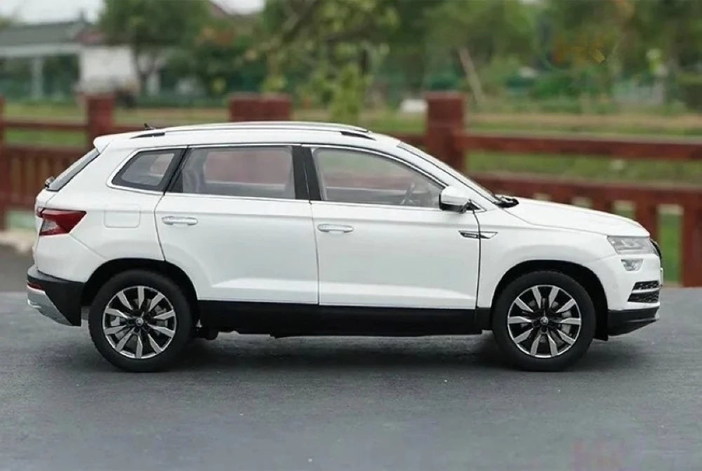 [OEM] 1:18 Skoda 2017 Karoq White Model Car Die-Cast