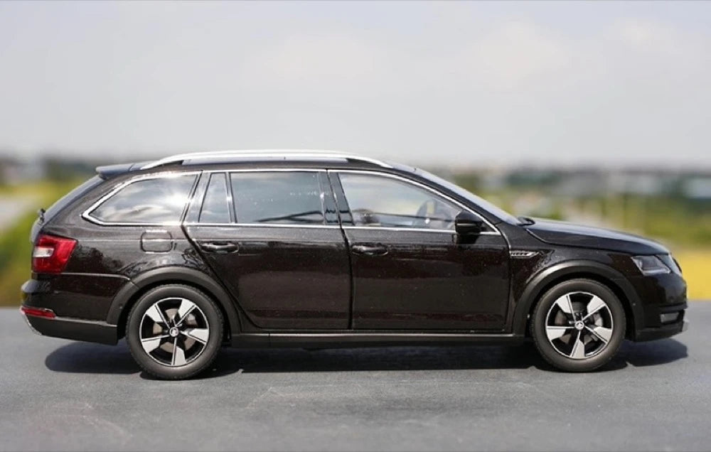 [OEM] 1:18 Skoda 2017 Octavia marron voiture miniature Die-Cast