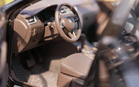 [OEM] 1:18 Skoda 2017 Octavia Brown Model Car Die-Cast