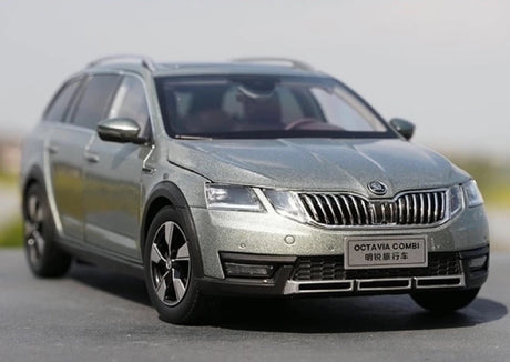 [OEM] 1:18 Skoda 2017 Octavia Green Model Car Die-Cast
