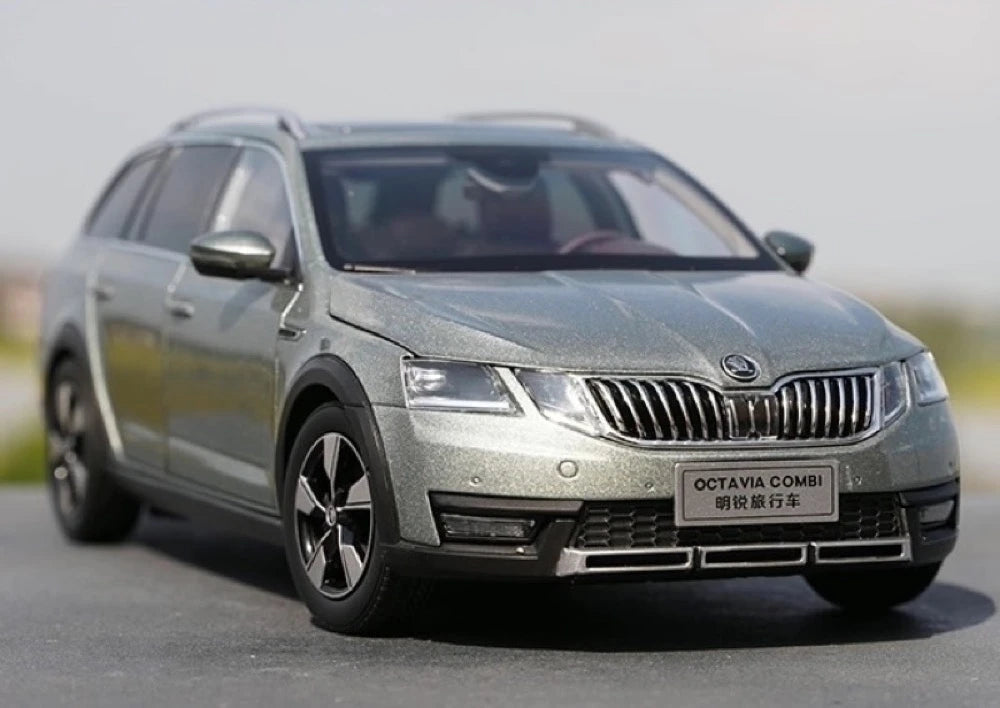 [OEM] 1:18 Skoda 2017 Octavia Green Model Car Die-Cast