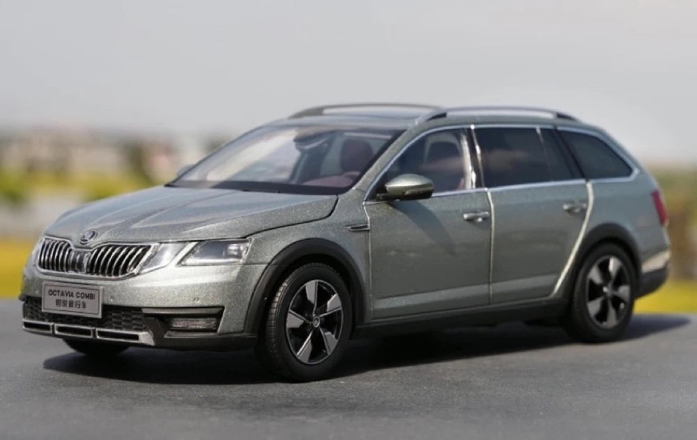 [OEM] 1:18 Skoda 2017 Octavia Green Model Car Die-Cast