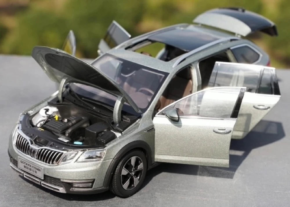 [OEM] 1:18 Skoda 2017 Octavia verde modellino di auto Die-Cast