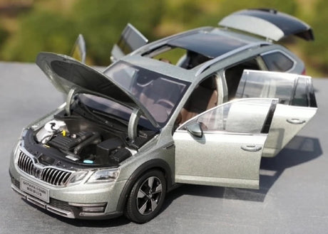 [OEM] 1:18 Skoda 2017 Octavia Green Model Car Die-Cast