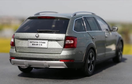 [OEM] 1:18 Skoda 2017 Octavia Green Model Car Die-Cast