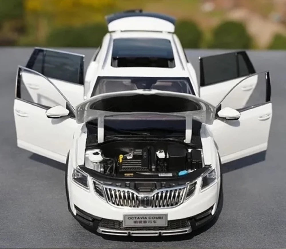 [OEM] 1:18 Skoda 2017 Octavia White Model Car Die-Cast