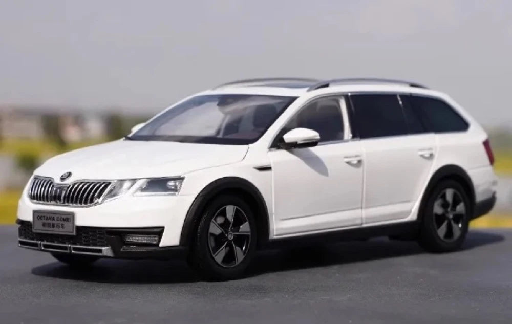 [OEM] 1:18 Skoda 2017 Octavia White Model Car Die-Cast